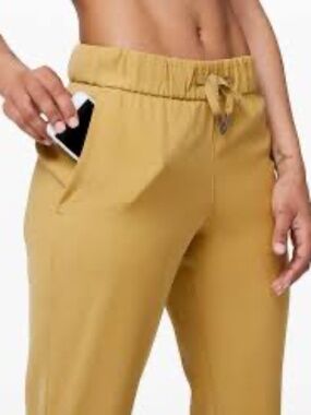 Lululemon On The Fly 7/8 Pant Woven Vintage Gold